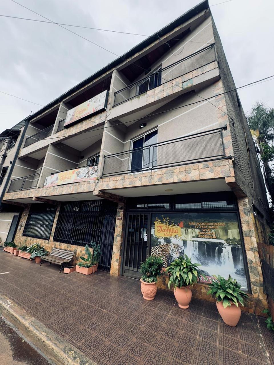 La Familia Hotel Puerto Iguazu Exterior photo